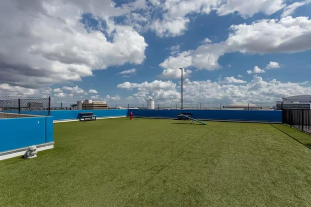 Ferienwohnung Chic 1Br Near Nrg With Pool Wifi Freeparking Houston Exterior foto