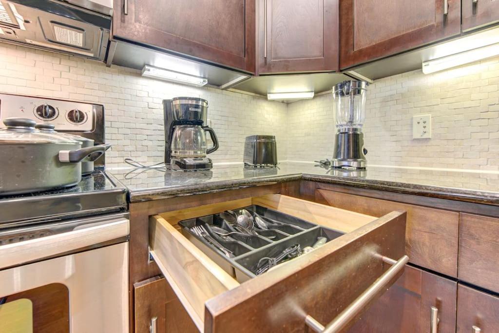 Ferienwohnung Chic 1Br Near Nrg With Pool Wifi Freeparking Houston Exterior foto