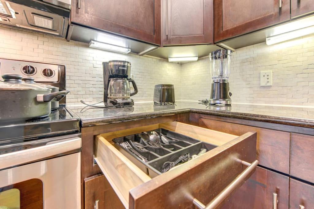 Ferienwohnung Chic 1Br Near Nrg With Pool Wifi Freeparking Houston Exterior foto